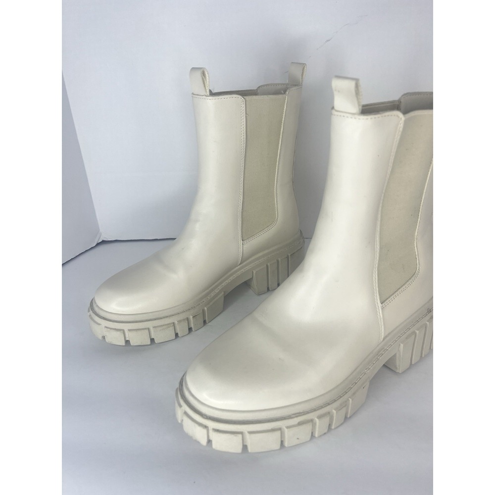 Qupid Women's Lug Sole Chunky White Boots. Size 7